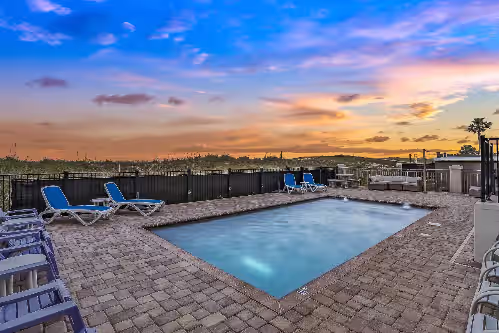 Awesome Retreat Beach House at City Center Stroll to Restaurants, Shops & Bars, photo 5