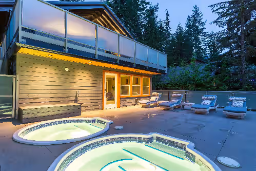 Alta Lake Chalet: Private Spa, Vaulted Ceiling, BBQs, Cinema, Lawn, Decks & More, photo 2