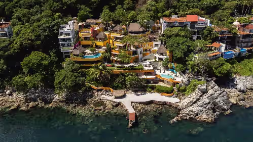 Oceanfront 15 Bedroom Villa For 28 Guests.