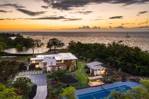 Kahieluana - BEACHFRONT HOME 2 acres, Pool, Tennis, Volleyball. Like your own private resort!