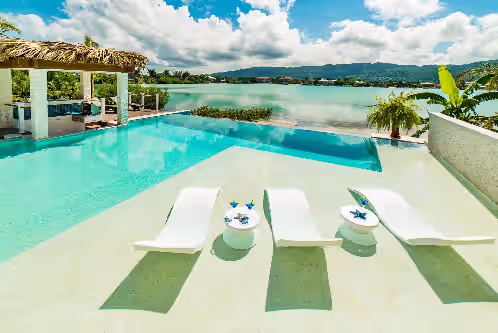 5 BDR LUX MODERN BEACHFRONT VILLA PRIVATE INFINITY POOL & OCEAN VIEWS STAFF