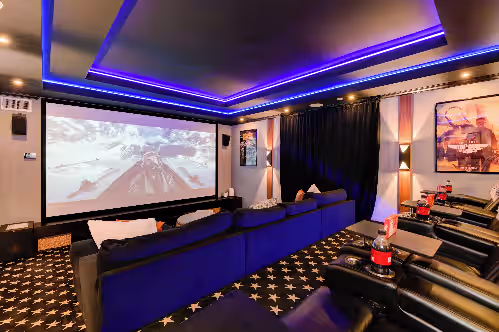 Colossal Remodeled Estate + Movie Theatre + Heated Pool/Spa + Vacationers Dream, photo 4