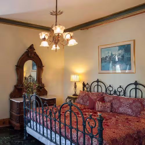 Italian Room: King bed, shower only, suite. at The Henderson Castle Inn