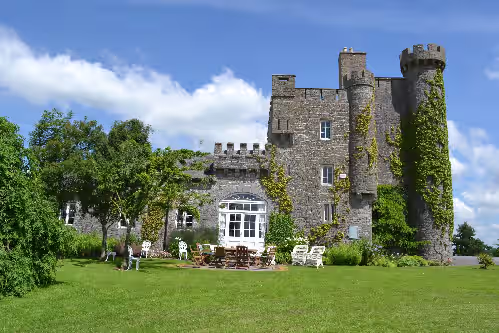 Lisheen Castle, Beautifully Restored, Perfect Central Location for Day Tripping, photo 2