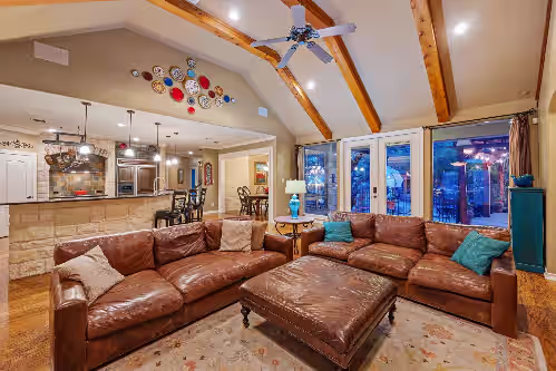 Private Luxury Resort, 2 Pools, Hot Tub, Elevated Playground Can Sleep Up to 18, photo 3
