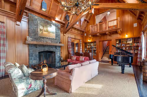 325 acre Estate w/ Lodge, Cottage & Pool House, Lakes, Pool, Tennis, Pickleball