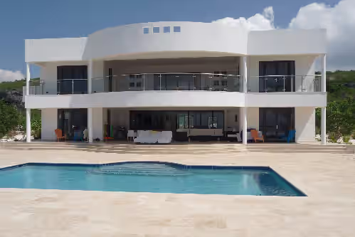 Luxury Oceanfront Villa with Private Beach and Home Cinema, photo 2