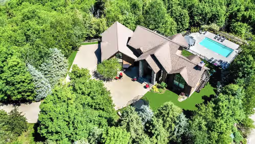 Spectacular home with breathtaking views of Mont-Tremblant! Located near resort.