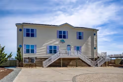 Front Exterior of Pointe O'View at Pointe OView
