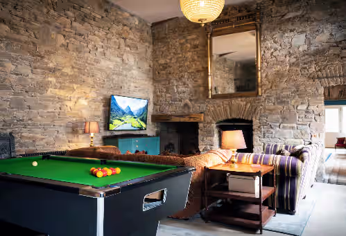 Stunning 300 year old Georgian Mansion. Hot Tub, Bar, Games Rooms, BBQ Terraces, photo 3