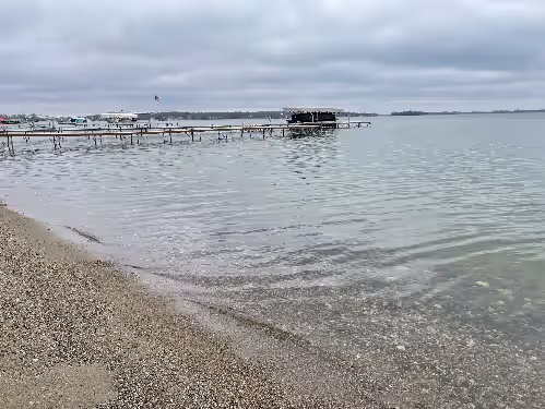 Enjoy this beach front lake home that boasts 66' of frontage with many amenities, photo 4