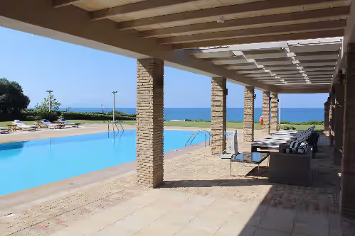 Luxury Villa on Sandy Beach, Beautiful Garden, Private Pool and Games Room, photo 4