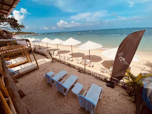 Spacious Beachfront Eco-Chic 8-Bedroom Villa with AC, photo 4