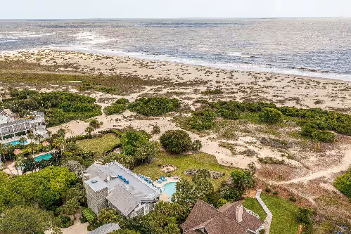 Luxury Oceanfront Home with Pool, Guest House, Tiki Bar and Direct Beach Access, photo 3