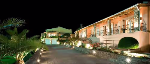 Private Luxury Estate with Pool, Tennis & Cinema, photo 4