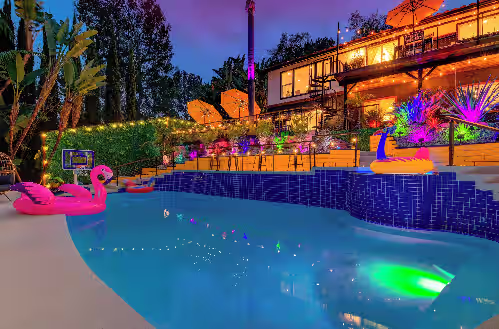 Colossal Remodeled Estate + Movie Theatre + Heated Pool/Spa + Vacationers Dream
