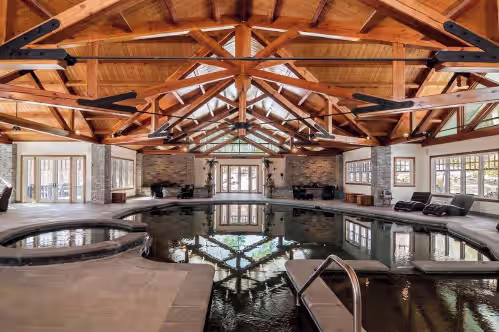 36 Acre Lakeside Estate, photo 2