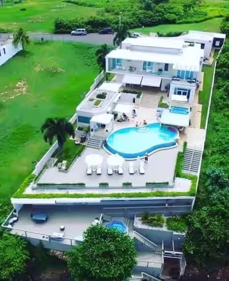 CASA HERDZ-LUXURY VILLA W PRIVATE BEACH, INFINITY POOL, photo 5