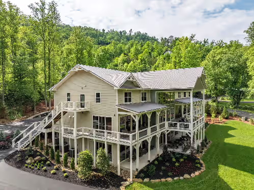 The Great Elkmont Lodge - 21 Bedrooms of Luxury!