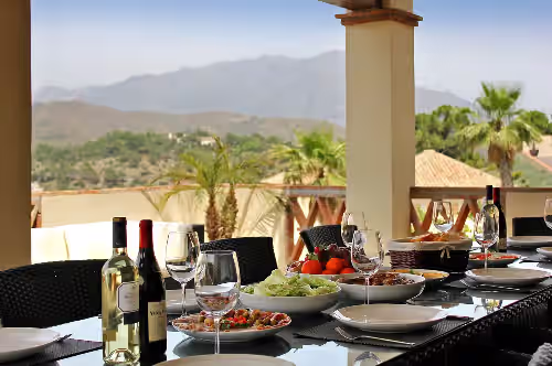 Outdoor dining at FREE €650 Daily Lux Pack