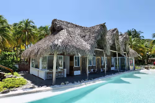 Pool at Céfiro sea house