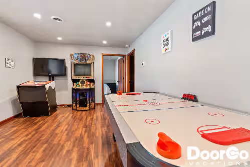 Country Estate! Pool, Game Room, Sauna, photo 3