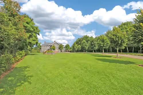 Sallymount Manor