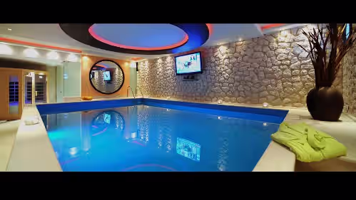 Private Luxury Estate with Pool, Tennis & Cinema, photo 2
