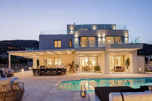 Pristine villa with spa, cinema room, full privacy, only 100 meters from sandy beach