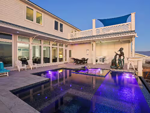 Mural Manor on Ponce | Great Views, Infinity Pool, Pet-Friendly