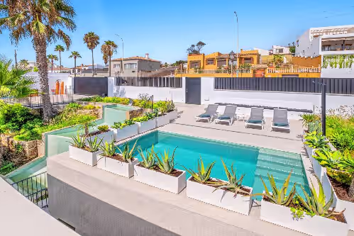 Luxury 6 Bedrooms right on the Beach, photo 2