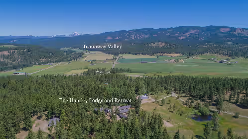 The Huntley Lodge and Retreat - The Huntley Lodge and Retreat at the gateway of the scenic Teanaway Valley.