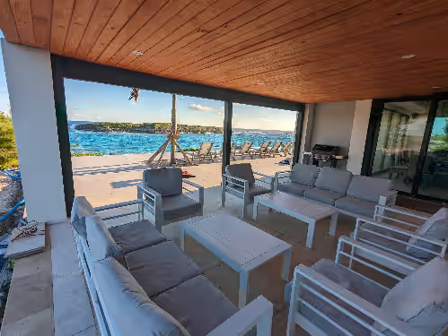 Beachfront estate home with private 70' dock and 7500sq ft. of living space, photo 3
