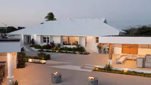 BeachFront Villa w/ Pool, Sleeps 16, Dining, & Tub