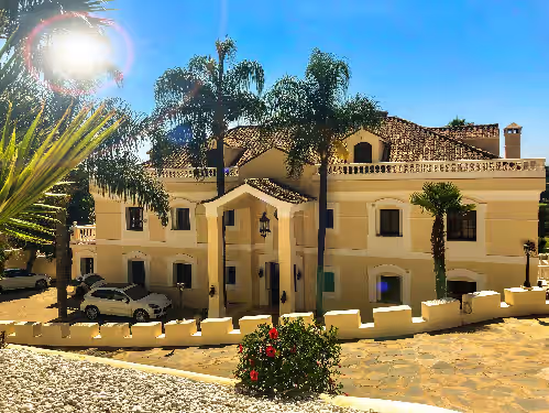 Directly on the Golf course.Huge Golf and Spa Mansion 8 min from Puerto Banus