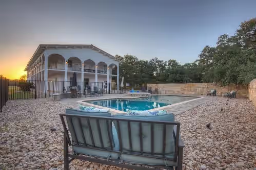 ESCAPE to this spacious HILL COUNTRY PARADISE, perfect 4 FAMILIES & Large groups, photo 3