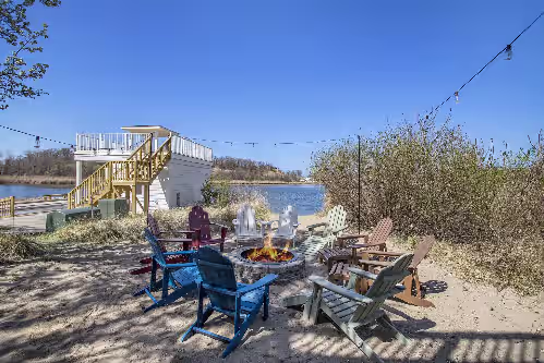 Lakefront w/ your own sandy beach! Sleeps 17. Family friendly! NO PETS, photo 3
