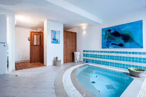 Stunning private villa with private pool, A/C, hot tub, WIFI, sauna, TV, patio and panoramic view, photo 4