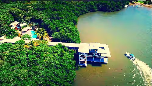 The Dock Resort: Includes boat for snorkeling out at the reef ! NEW LOW PRICE !