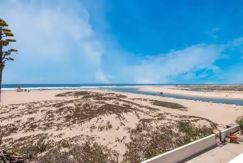 6 Bedroom Remodeled Home on the Oceanfront, photo 2