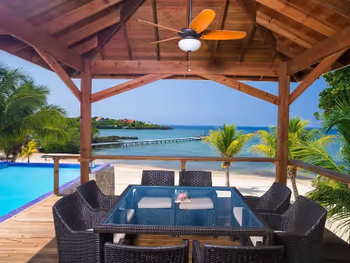 Snorkel from your own Private Beach/Infinity Pool/Spacious Luxury Living