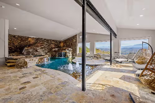"Bluff Mountain Splash" - 9,000 sq ft 6BR Luxury Cabin, 2 Pools, Theatre, Fire Pit!