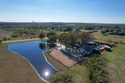 Property grounds with parking for 15 cars at Cowtown Casa: A Place to Hang Your Hat