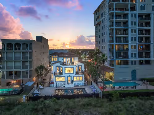 Awesome Retreat Beach House at City Center Stroll to Restaurants, Shops & Bars, photo 2
