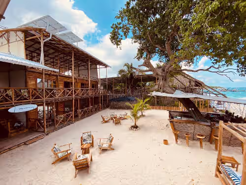 Spacious Beachfront Eco-Chic 8-Bedroom Villa with AC – Paradise in Cartagena