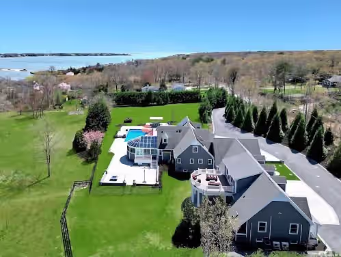 Expansive Hamptons Mansion!