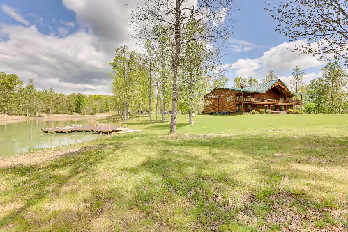Fraziers Bottom Cabin on 800 Acres of Land w/ Lake, photo 3