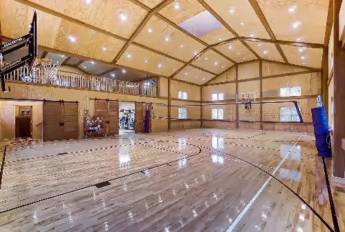 Inviting family retreat with a seasonal saltwater pool, gymnasium and privacy, photo 3