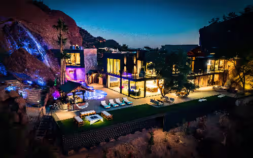 On the Rocks – Stunning Views & Resort-Style Pool