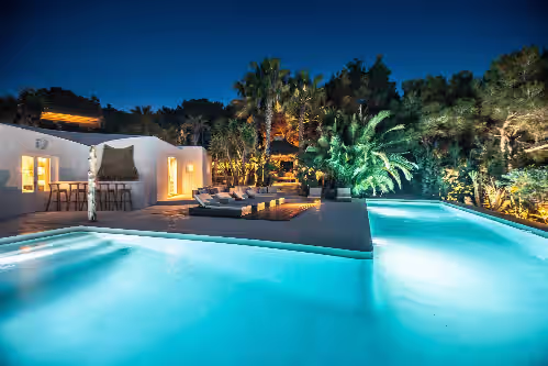 tropical luxury villa, 6 bedrooms ensuite + service room, sea/sunset views
